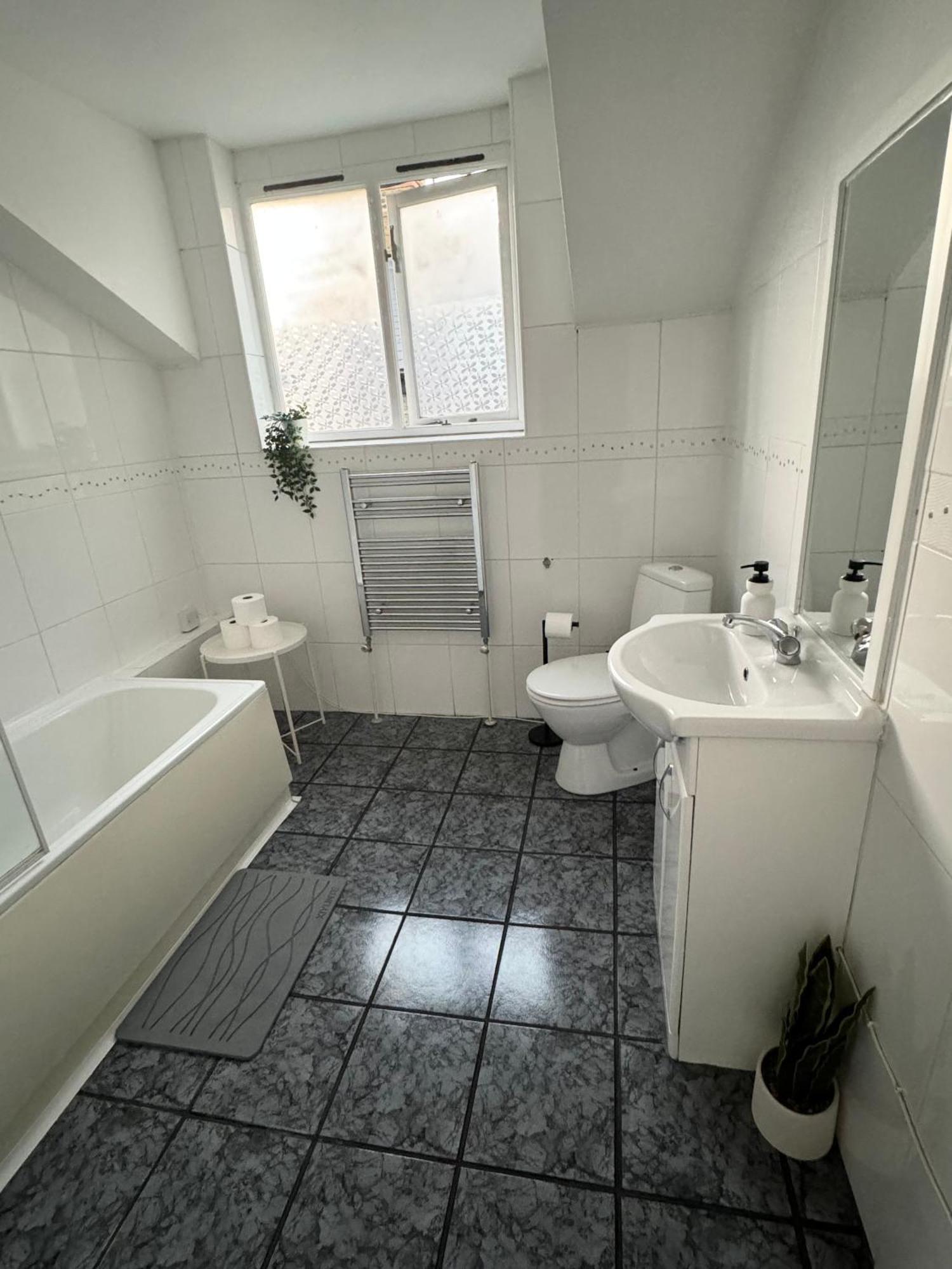 Spacious 2 Bed Flat In Londres Exterior foto