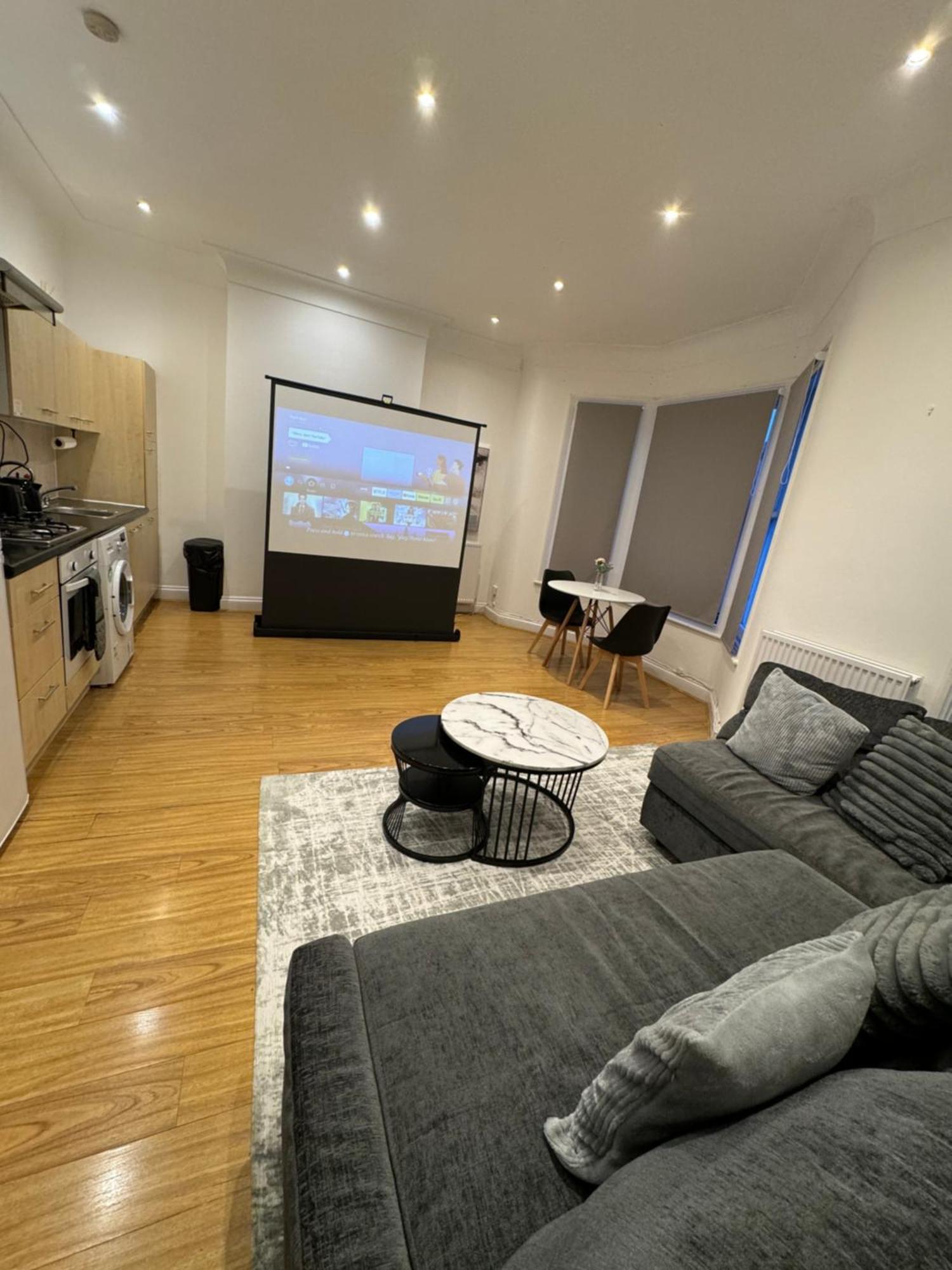 Spacious 2 Bed Flat In Londres Exterior foto